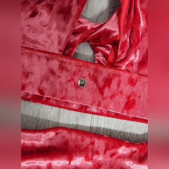 Fabletics 2 set  Velour Crossover Bra And Jogger Set size S - Picture 13 of 13